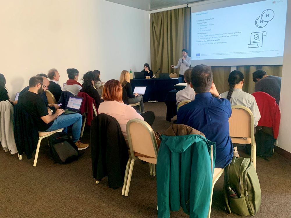 GAM24_Hydra_8 General Assembly Month 24 Hydra